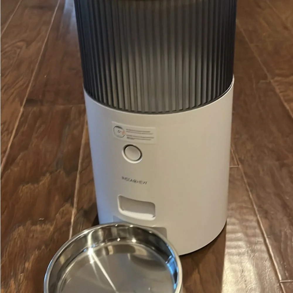 Smart pet feeder